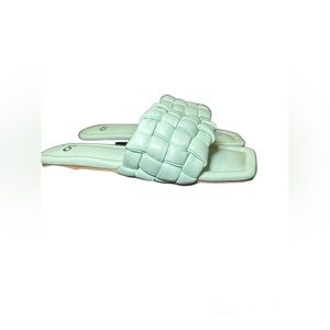 SO Goods Women’s Gwenn Mint Green Sandals Size 8